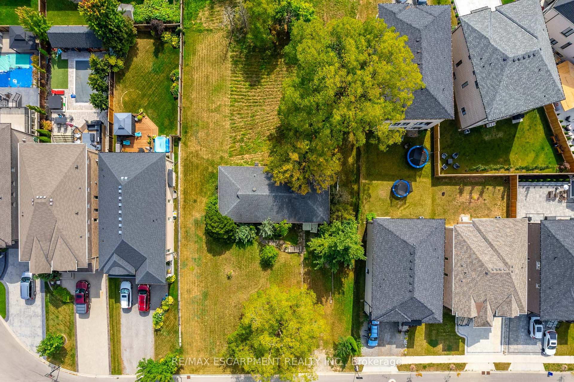 Photo 12 of 237 Springbrook Avenue, Hamilton, Ancaster — HOMEH