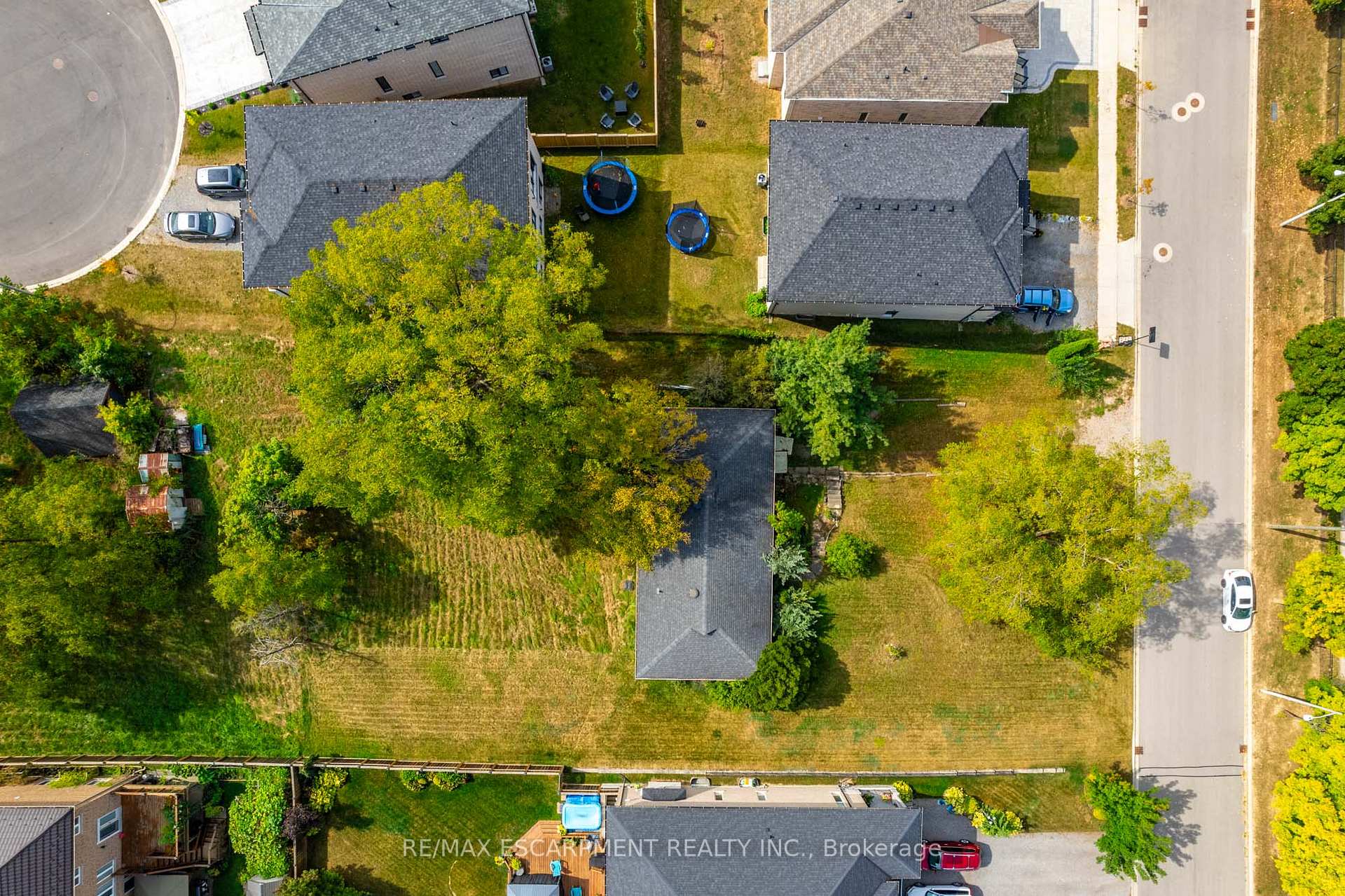 Photo 13 of 237 Springbrook Avenue, Hamilton, Ancaster — HOMEH