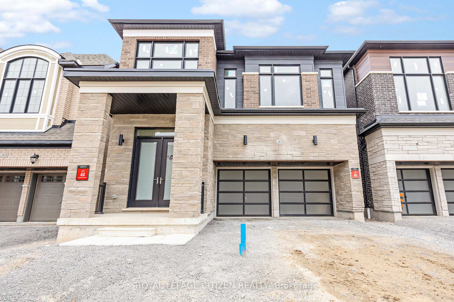Photo 1 of 1833 Irish Moss Square, Pickering, Rural Pickering — HOMEH