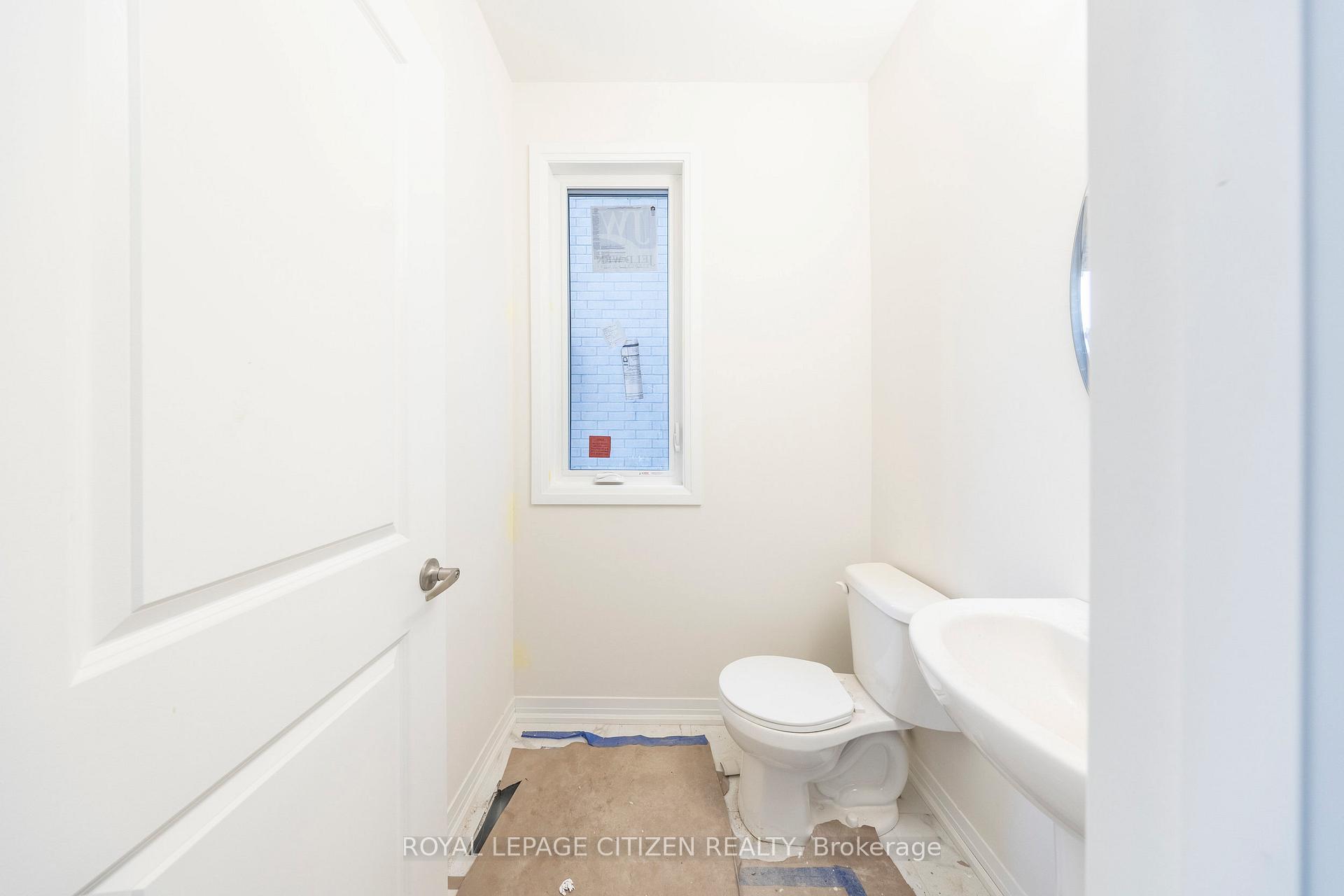 Photo 3 of 1833 Irish Moss Square, Pickering, Rural Pickering — HOMEH