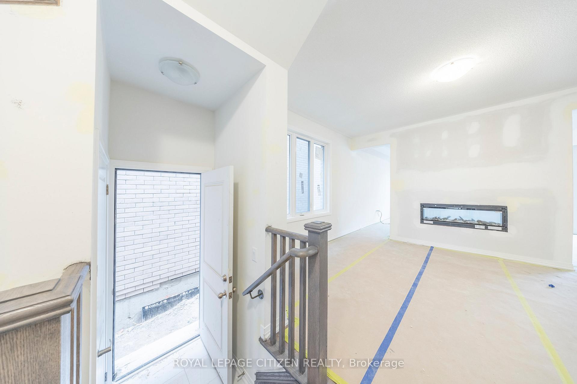 Photo 2 of 1833 Irish Moss Square, Pickering, Rural Pickering — HOMEH
