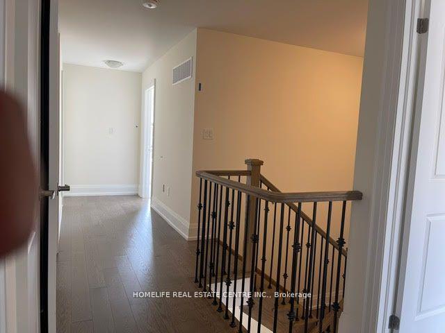 Photo 12 of 29 Claremont Drive, Brampton, Sandringham-Wellington — HOMEH