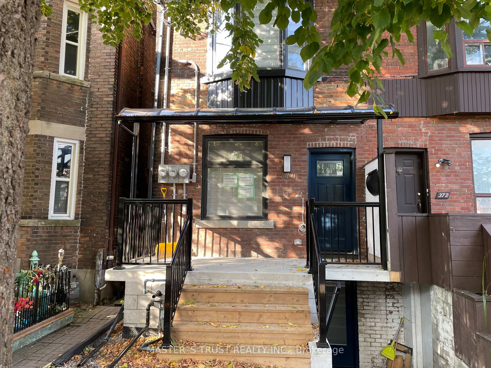 Front of Unit Unit2, 370 Lippincott Street