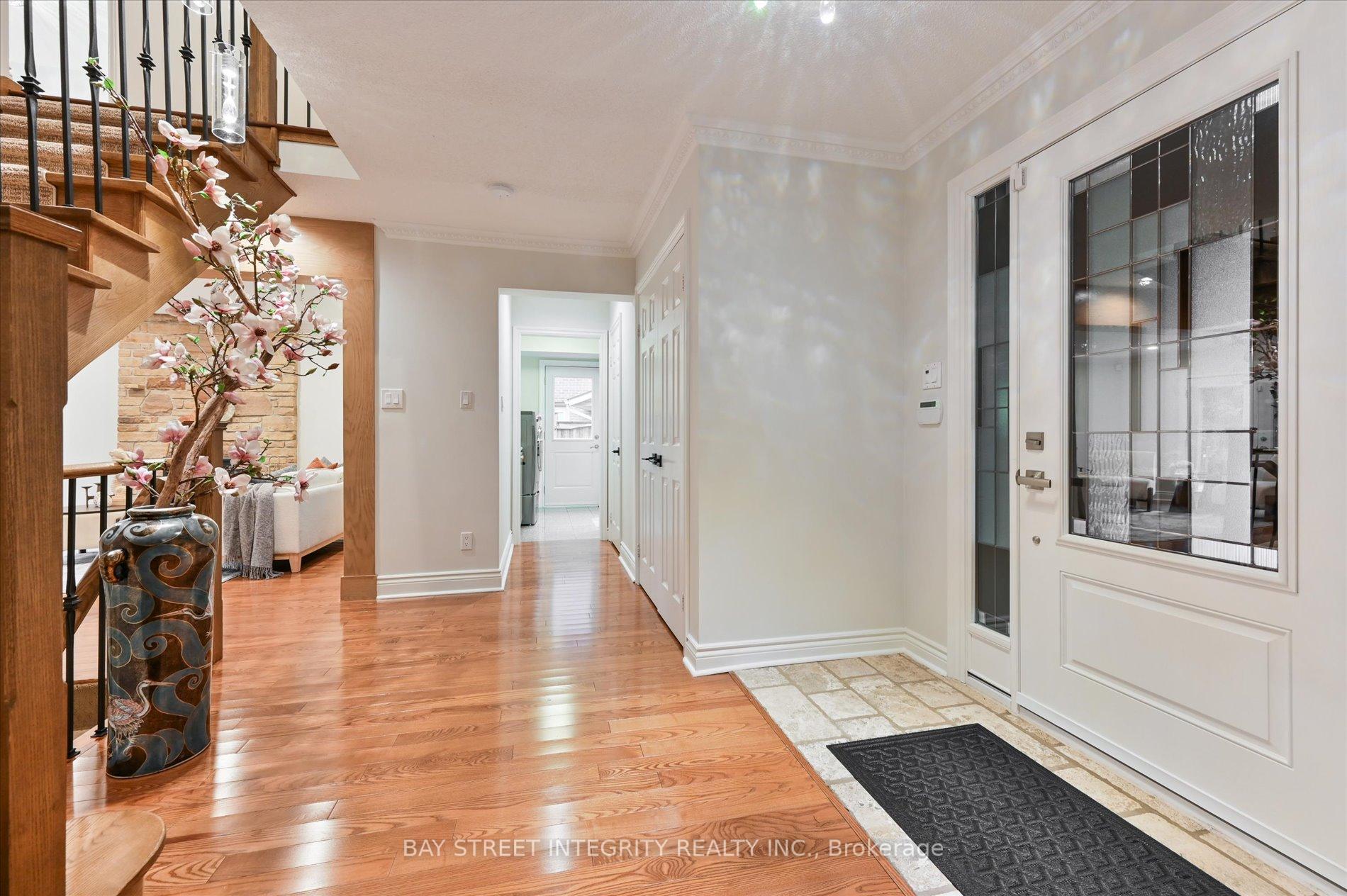 Photo 2 of 9 Ritter Crescent, Markham, Unionville — HOMEH
