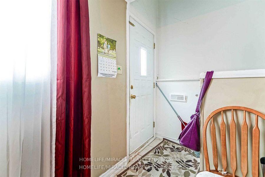 Photo 15 of 128 Mills Street N, Brampton, Brampton West — HOMEH