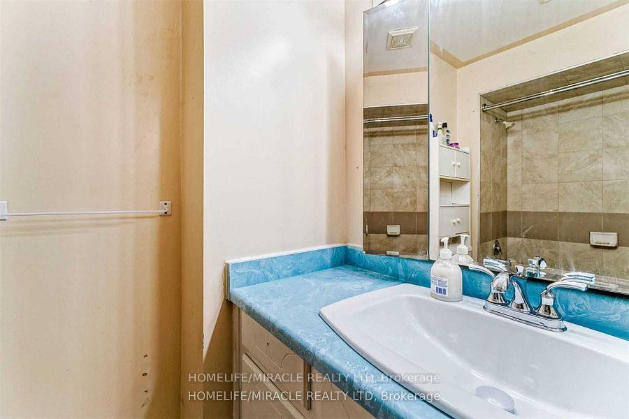 Photo 19 of 128 Mills Street N, Brampton, Brampton West — HOMEH
