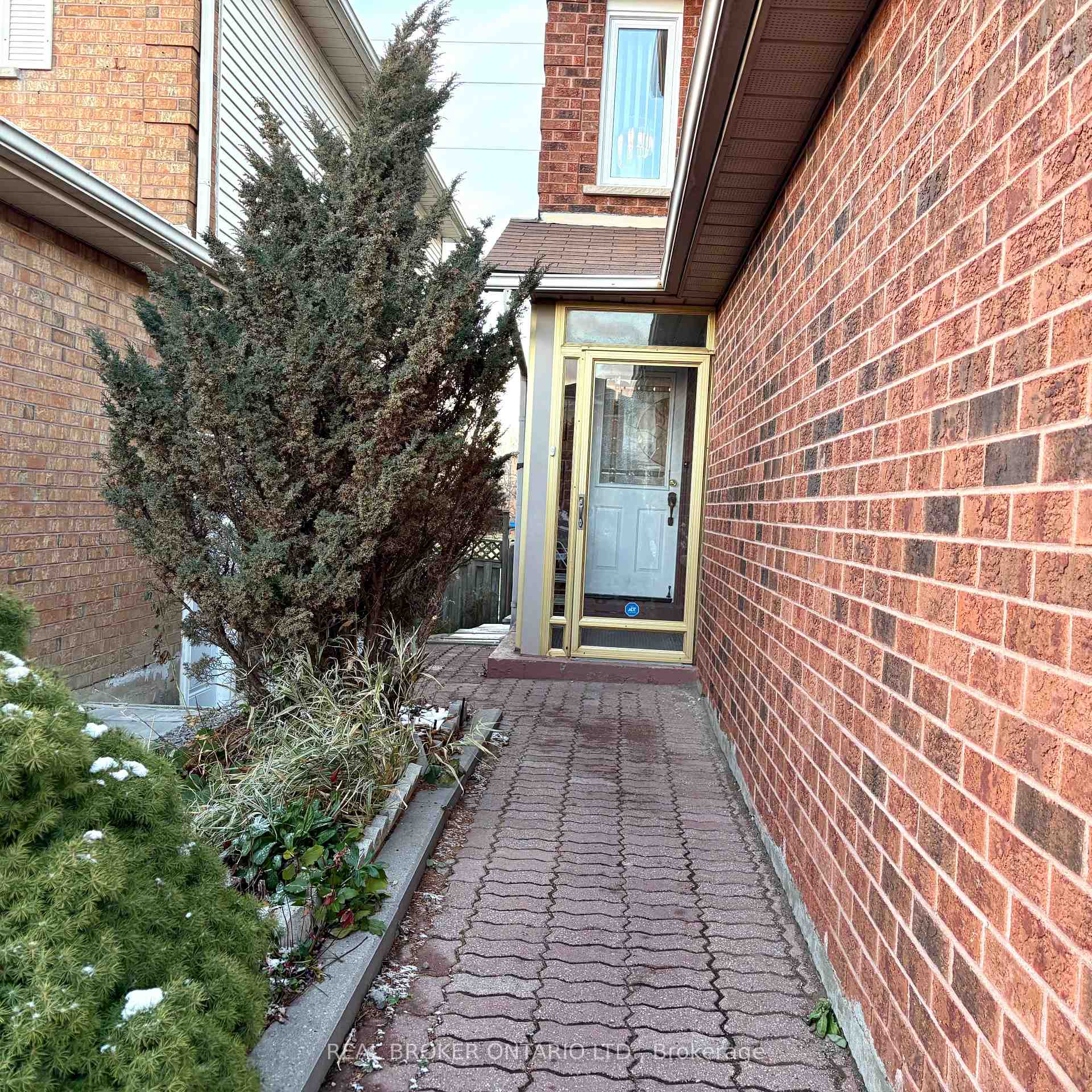 Photo 4 of 63 Acadian Heights, Brampton, Fletcher's Creek South — HOMEH