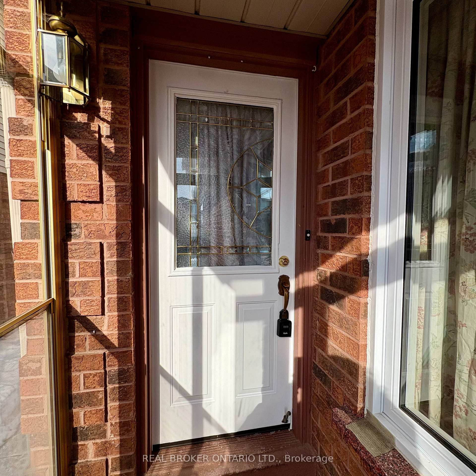 Photo 3 of 63 Acadian Heights, Brampton, Fletcher's Creek South — HOMEH