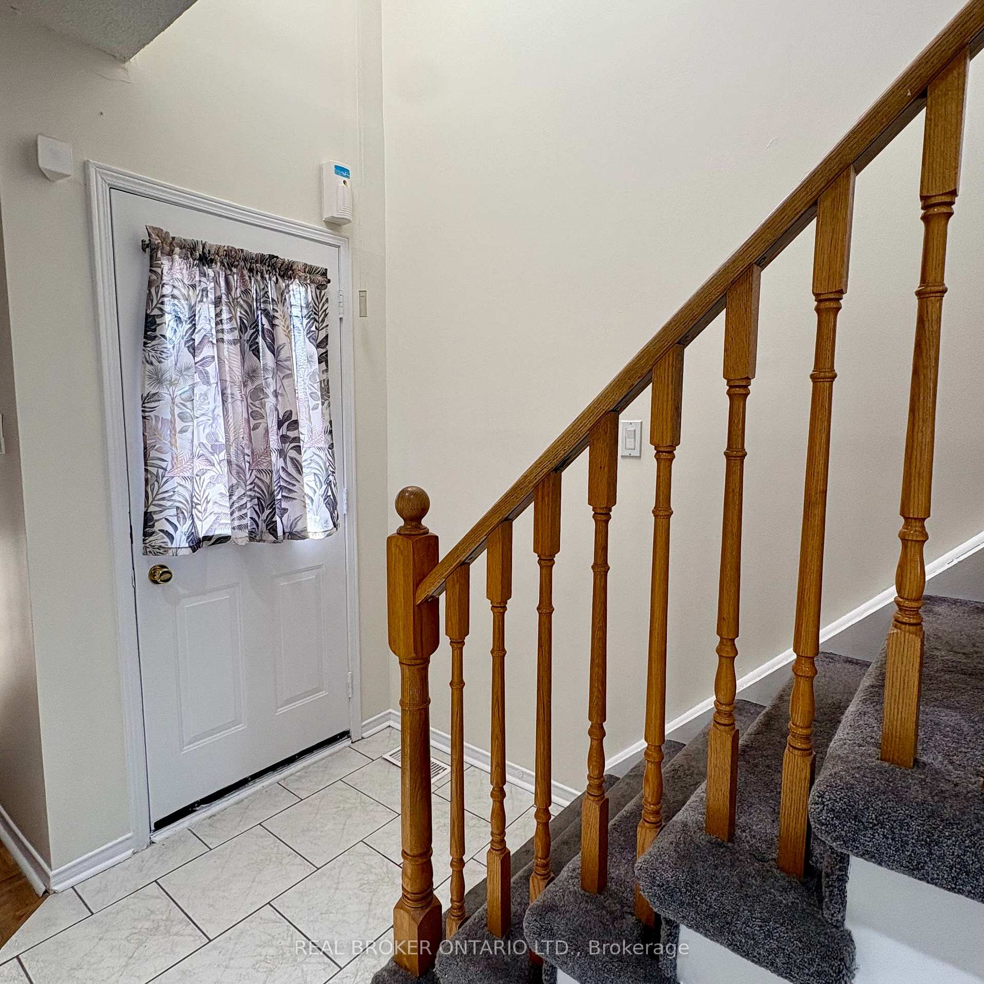 Photo 8 of 63 Acadian Heights, Brampton, Fletcher's Creek South — HOMEH