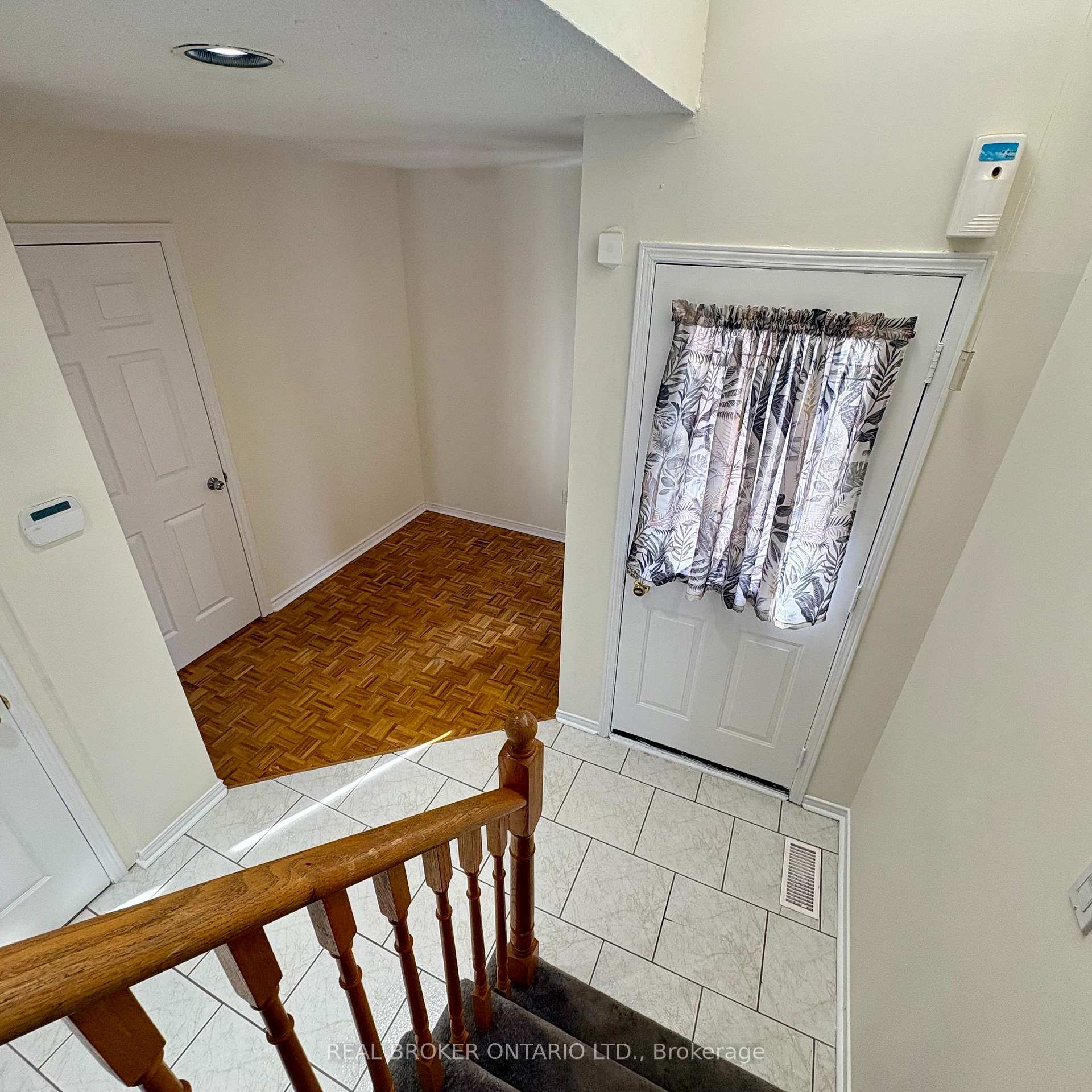 Photo 5 of 63 Acadian Heights, Brampton, Fletcher's Creek South — HOMEH