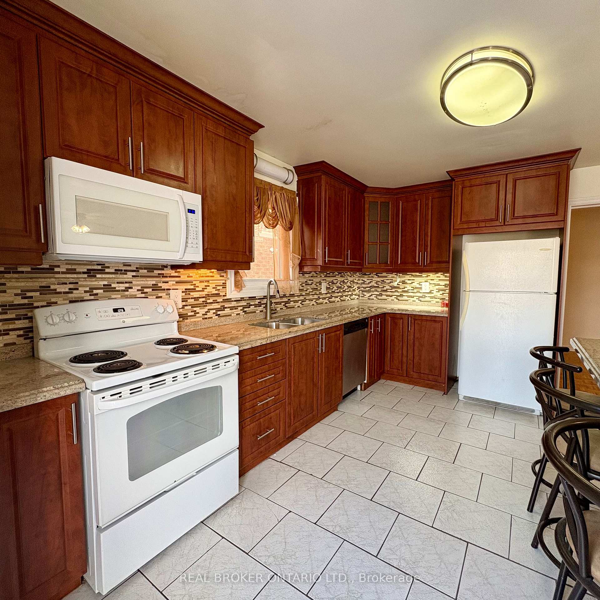 Photo 9 of 63 Acadian Heights, Brampton, Fletcher's Creek South — HOMEH