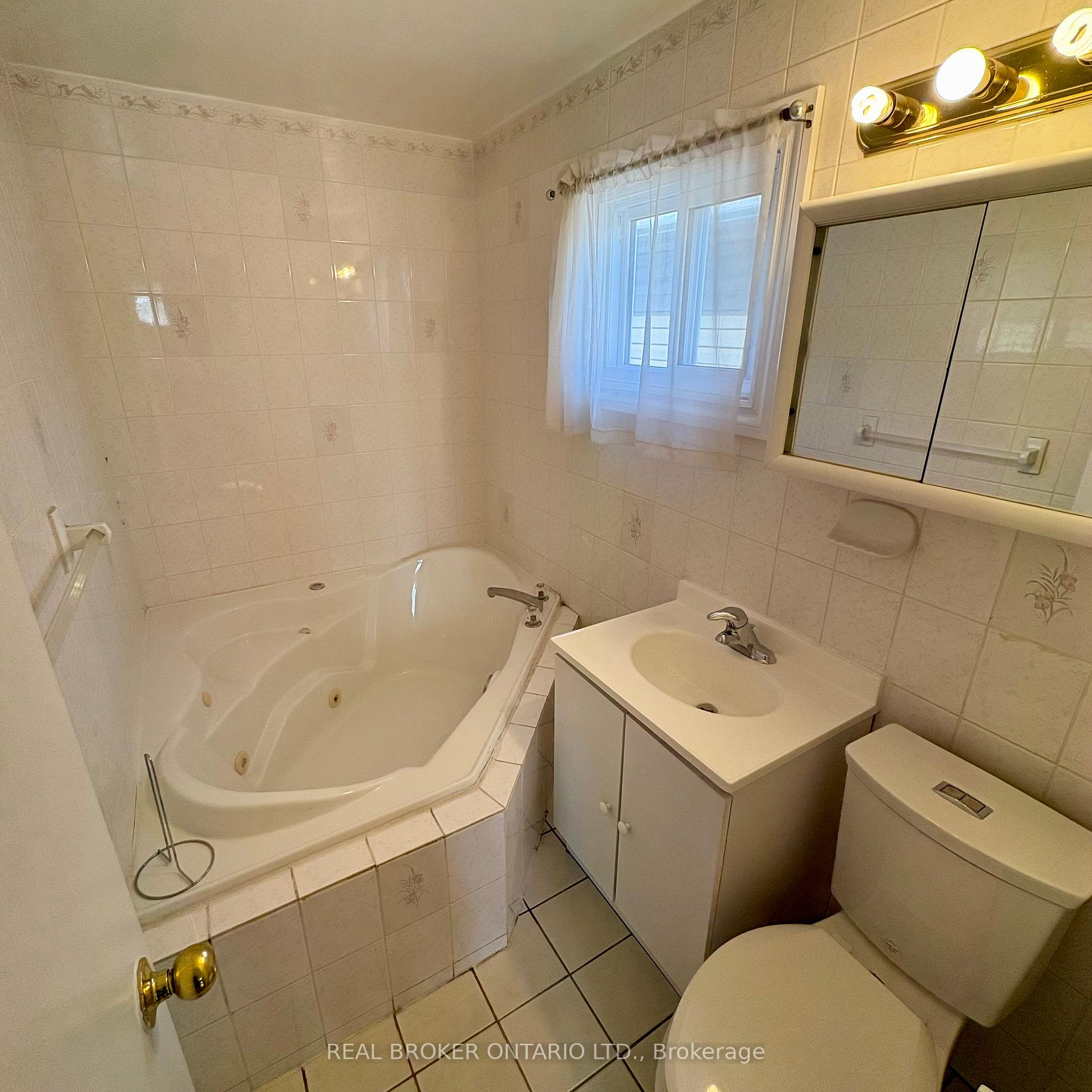 Photo 30 of 63 Acadian Heights, Brampton, Fletcher's Creek South — HOMEH