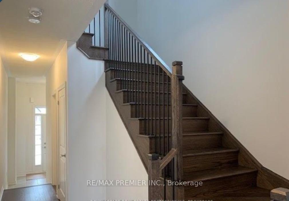 Photo 5 of 133 Sheperd Drive, Barrie, Painswick South — HOMEH