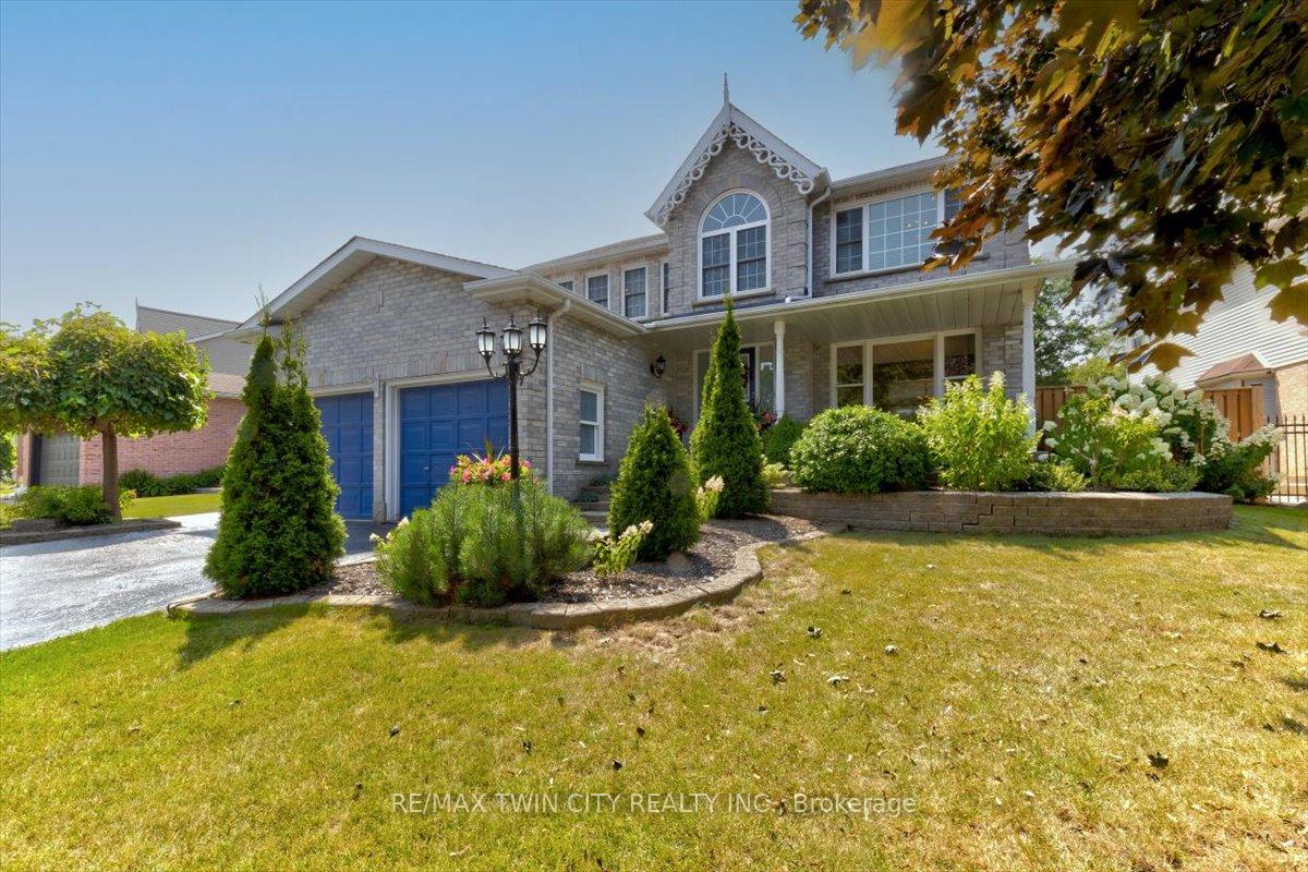 Photo 4 of 27 Westforest Trail, Kitchener — HOMEH