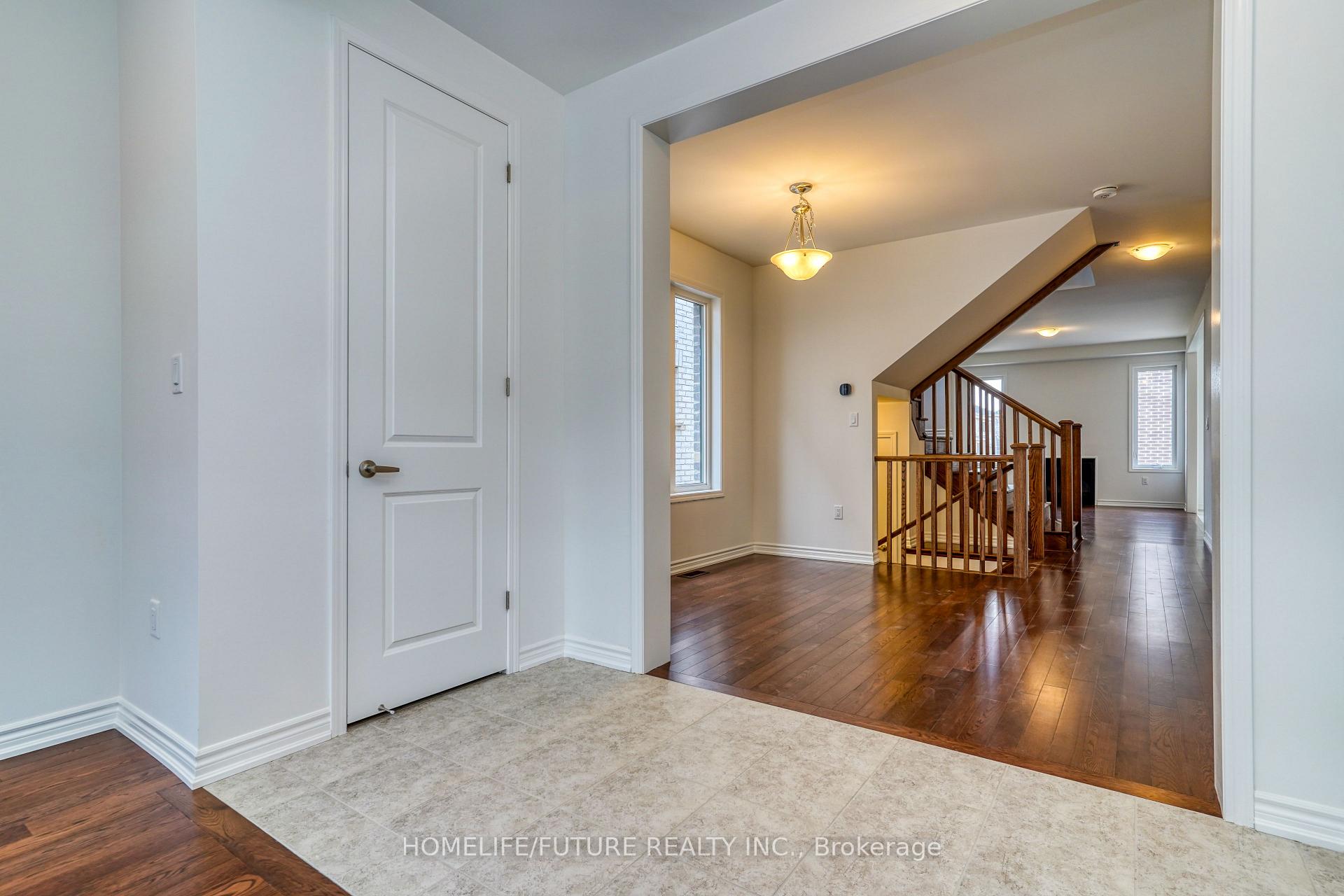 Photo 4 of 1481 Mockingbird Square, Pickering, Rural Pickering — HOMEH
