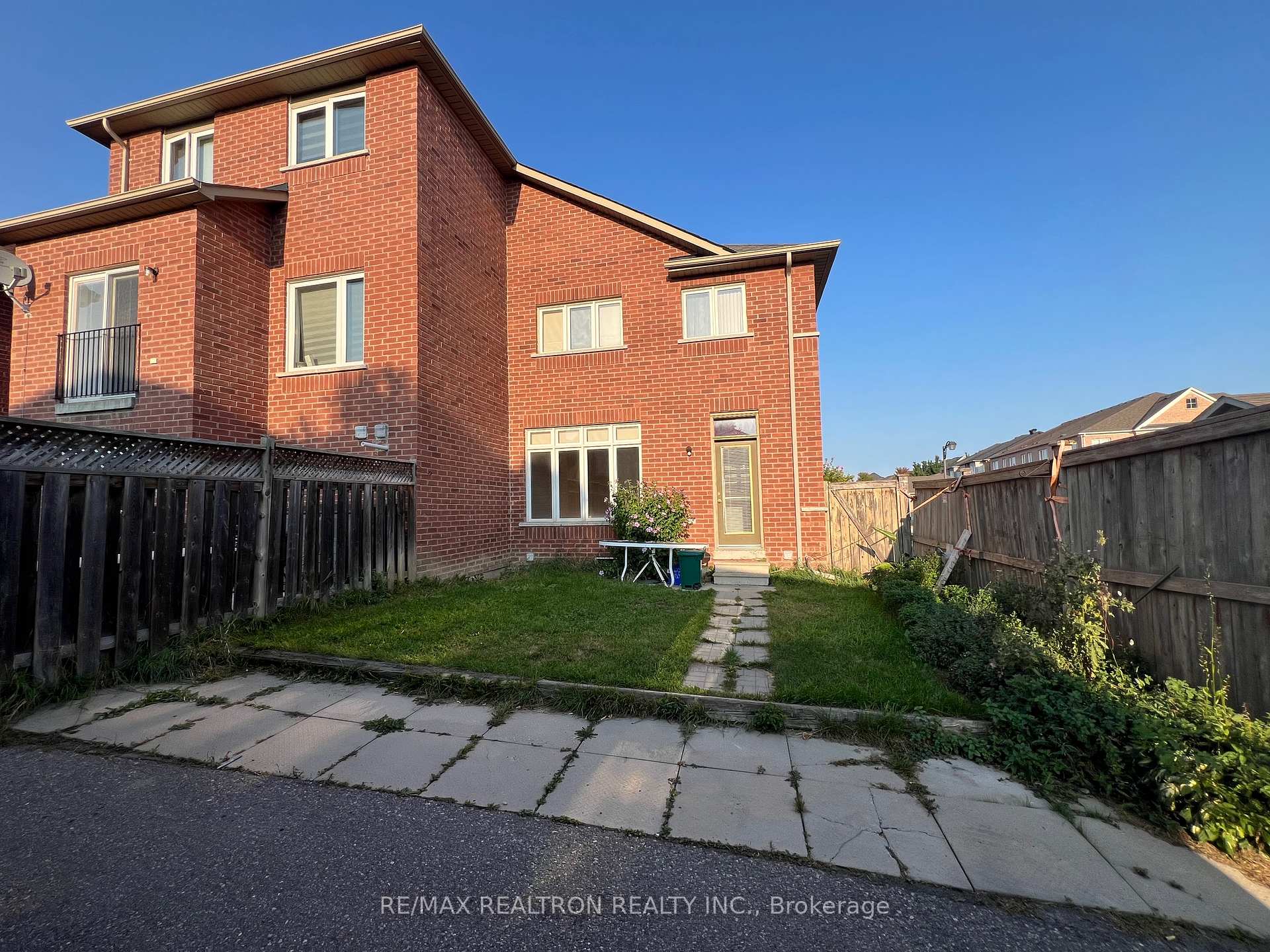 Photo 2 of 100 Alfred Paterson Drive, Markham, Greensborough — HOMEH