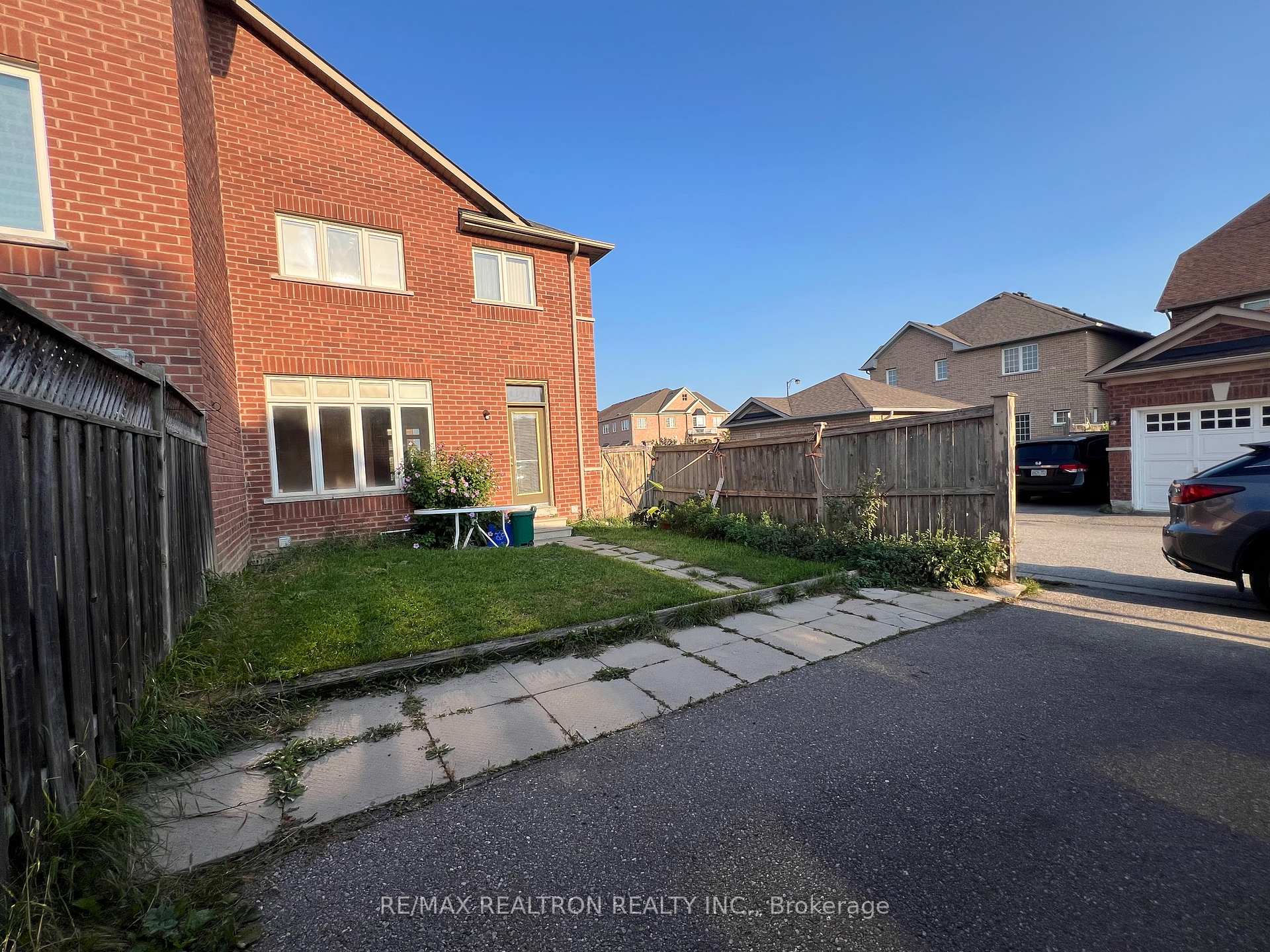Photo 5 of 100 Alfred Paterson Drive, Markham, Greensborough — HOMEH