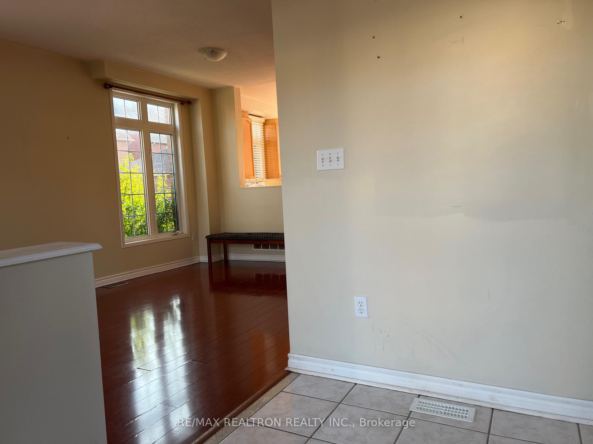 Photo 3 of 100 Alfred Paterson Drive, Markham, Greensborough — HOMEH