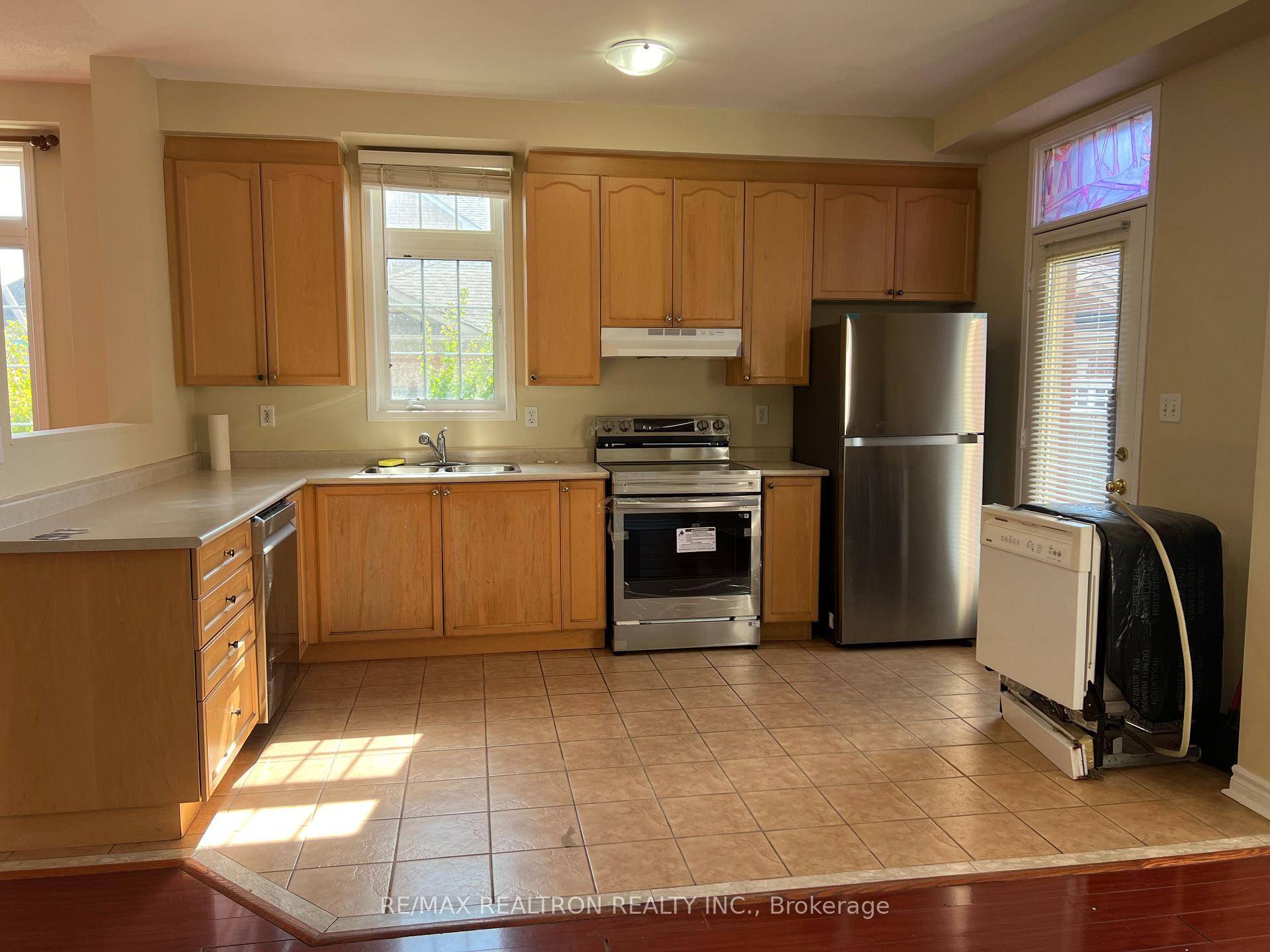 Photo 9 of 100 Alfred Paterson Drive, Markham, Greensborough — HOMEH