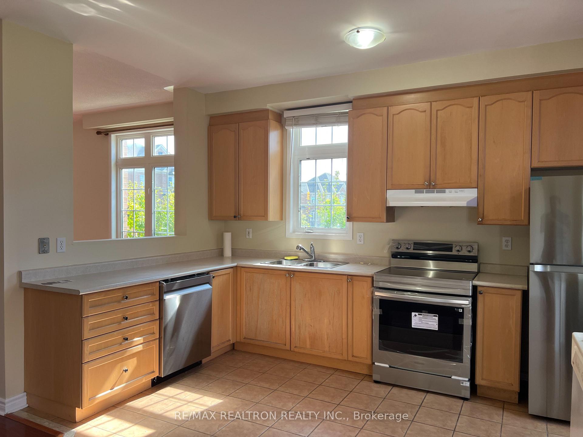Photo 15 of 100 Alfred Paterson Drive, Markham, Greensborough — HOMEH