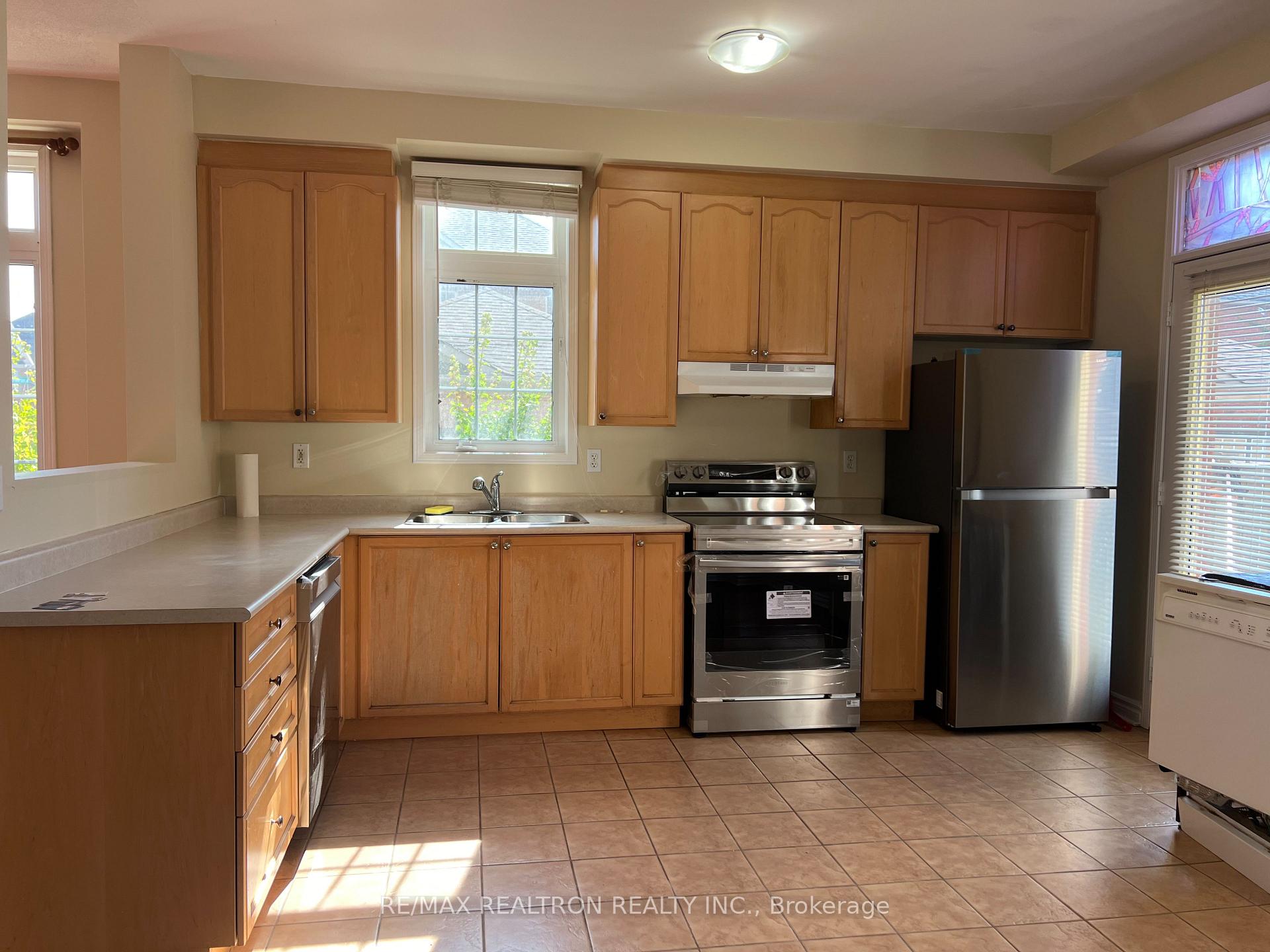 Photo 10 of 100 Alfred Paterson Drive, Markham, Greensborough — HOMEH