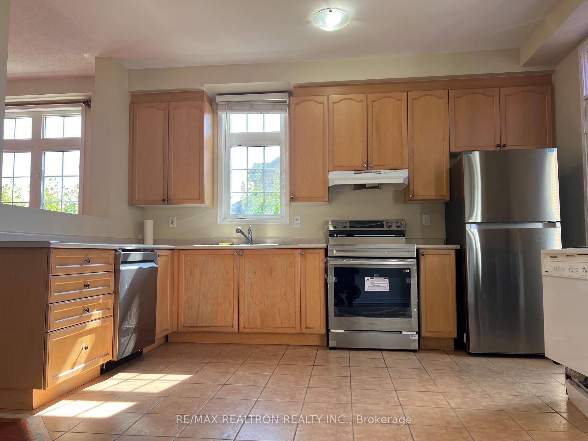 Photo 12 of 100 Alfred Paterson Drive, Markham, Greensborough — HOMEH