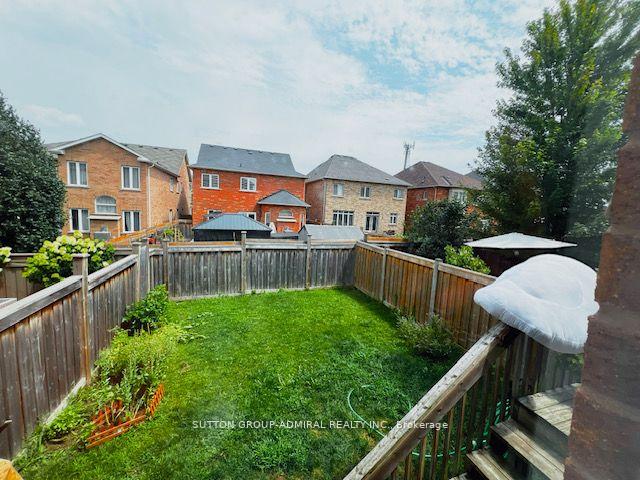 Photo 3 of 35 White Spruce Crescent, Vaughan, Patterson — HOMEH