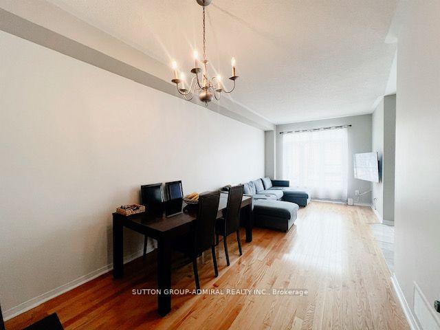 Photo 5 of 35 White Spruce Crescent, Vaughan, Patterson — HOMEH