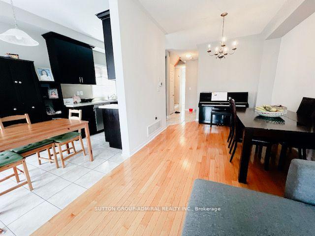 Photo 6 of 35 White Spruce Crescent, Vaughan, Patterson — HOMEH