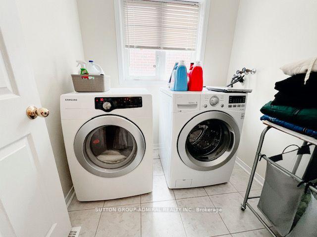 Photo 8 of 35 White Spruce Crescent, Vaughan, Patterson — HOMEH