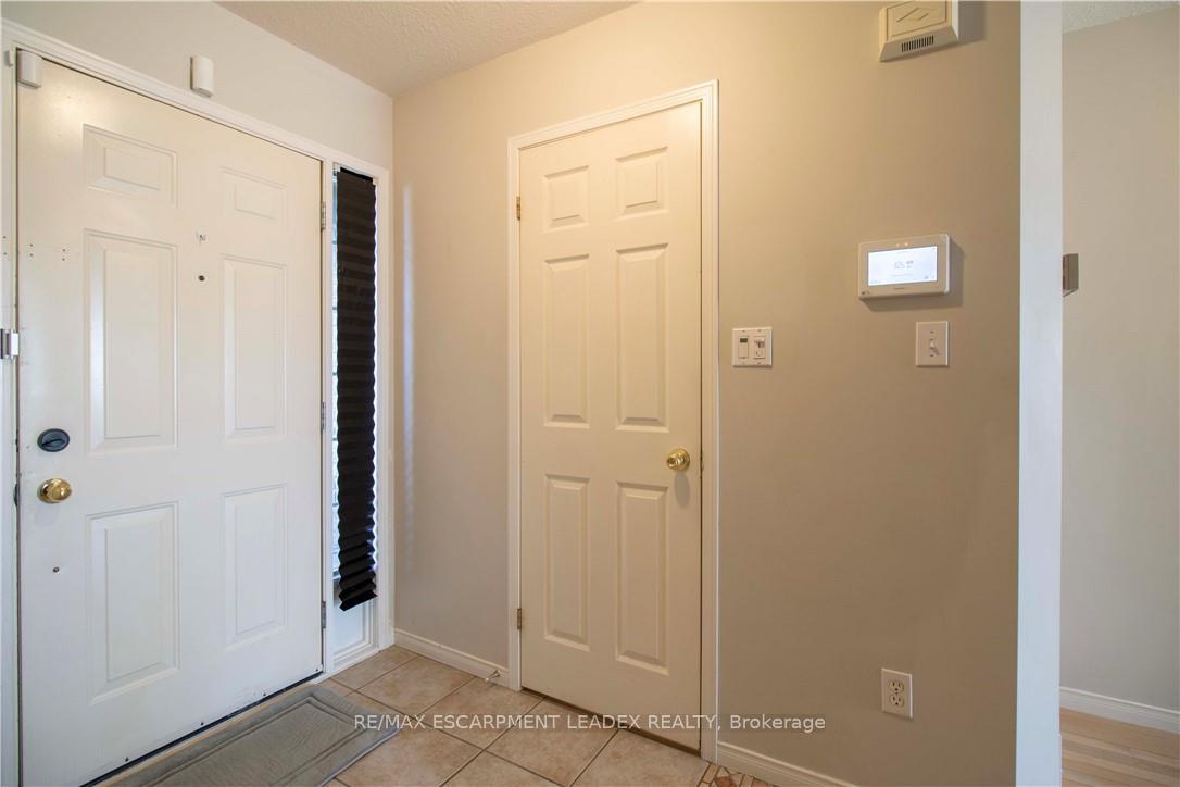 Photo 2 of 26 Kendrick Court, Hamilton, Ancaster — HOMEH