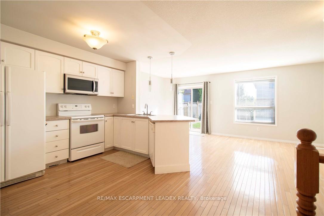 Photo 5 of 26 Kendrick Court, Hamilton, Ancaster — HOMEH