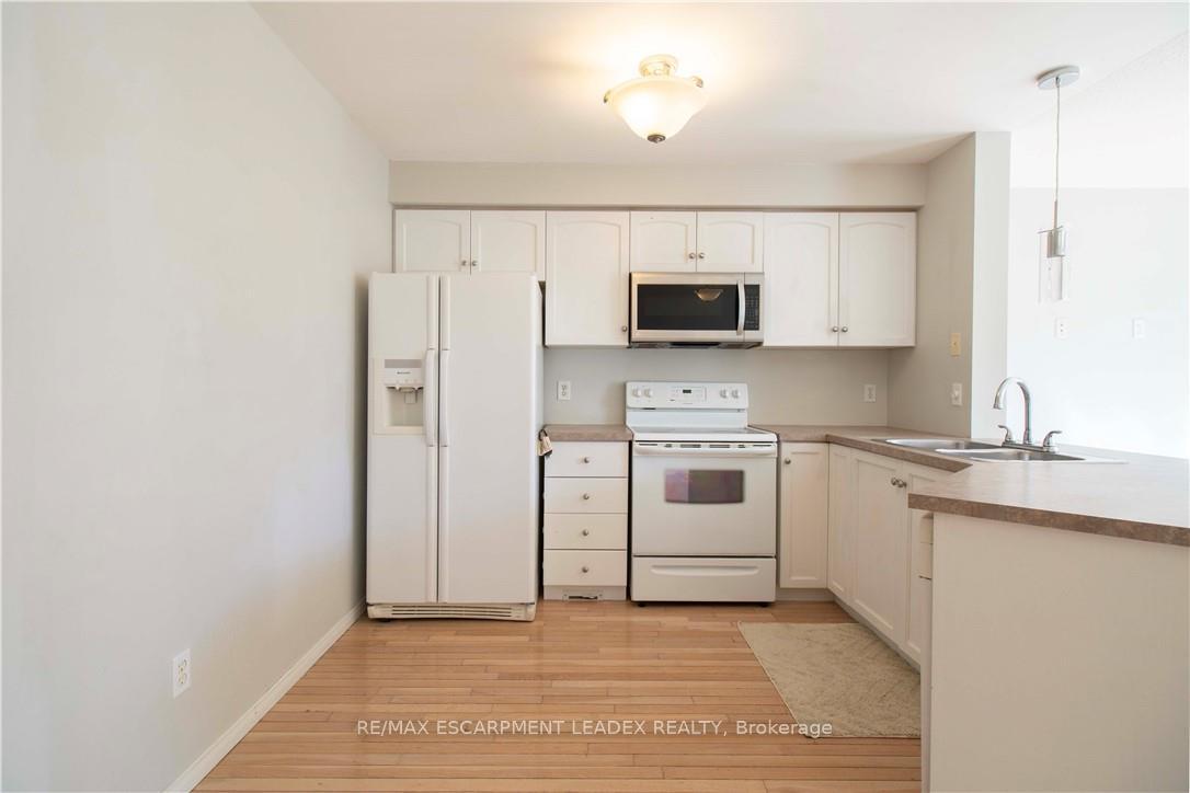 Photo 7 of 26 Kendrick Court, Hamilton, Ancaster — HOMEH