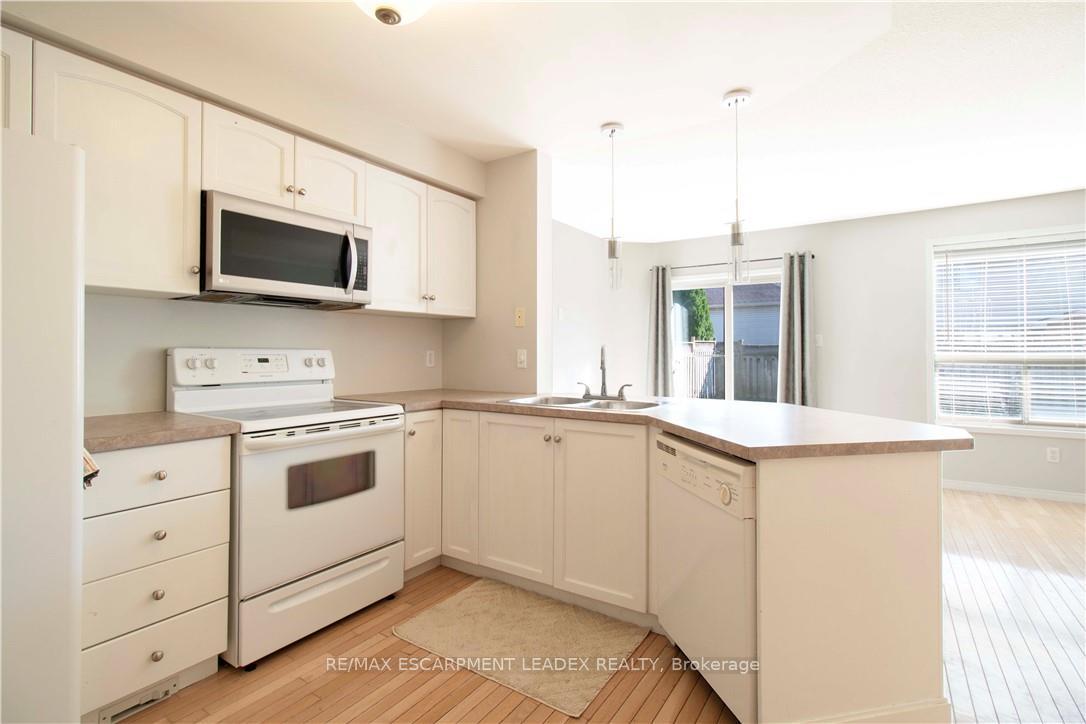Photo 8 of 26 Kendrick Court, Hamilton, Ancaster — HOMEH