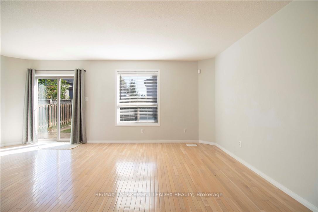 Photo 9 of 26 Kendrick Court, Hamilton, Ancaster — HOMEH