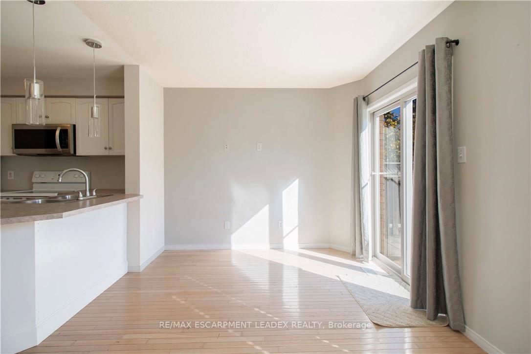 Photo 24 of 26 Kendrick Court, Hamilton, Ancaster — HOMEH