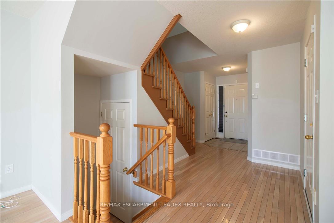 Photo 14 of 26 Kendrick Court, Hamilton, Ancaster — HOMEH