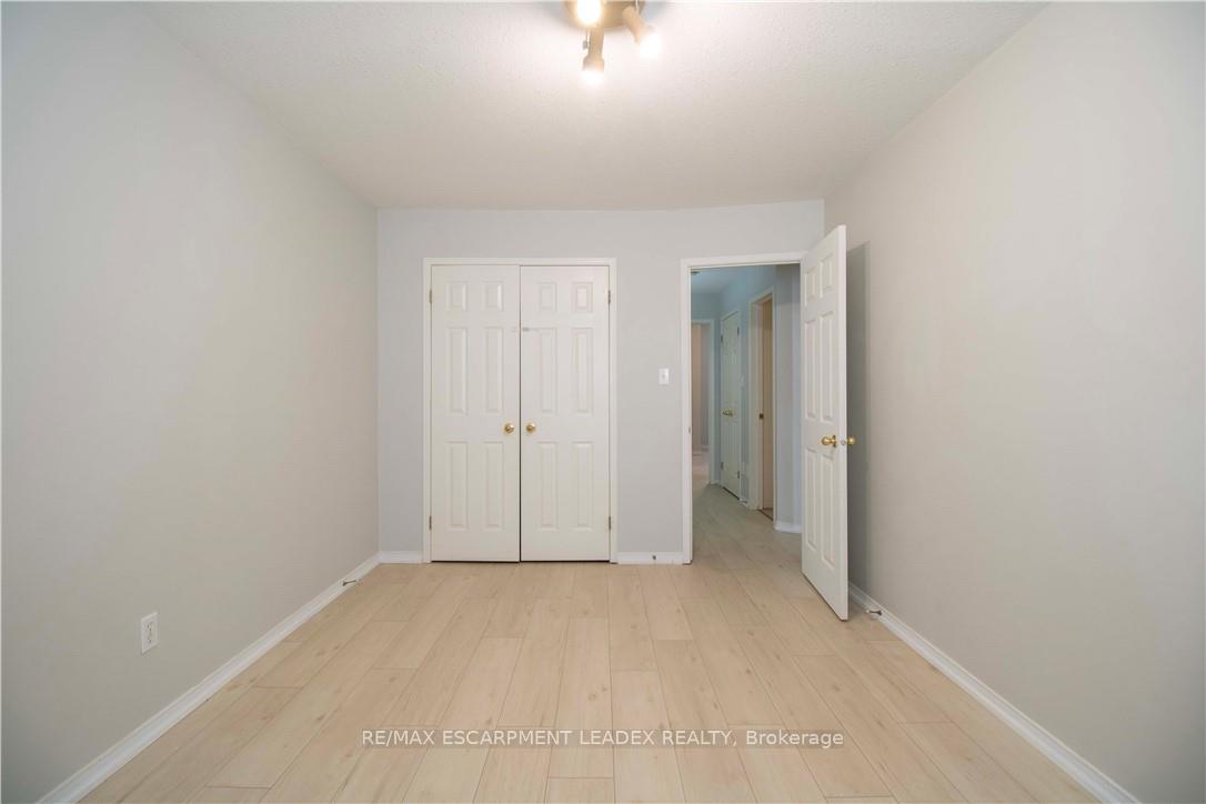 Photo 12 of 26 Kendrick Court, Hamilton, Ancaster — HOMEH