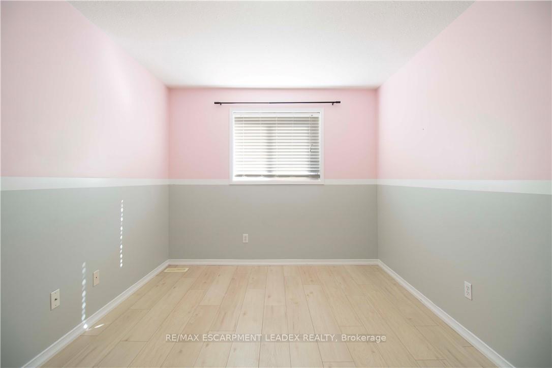 Photo 17 of 26 Kendrick Court, Hamilton, Ancaster — HOMEH