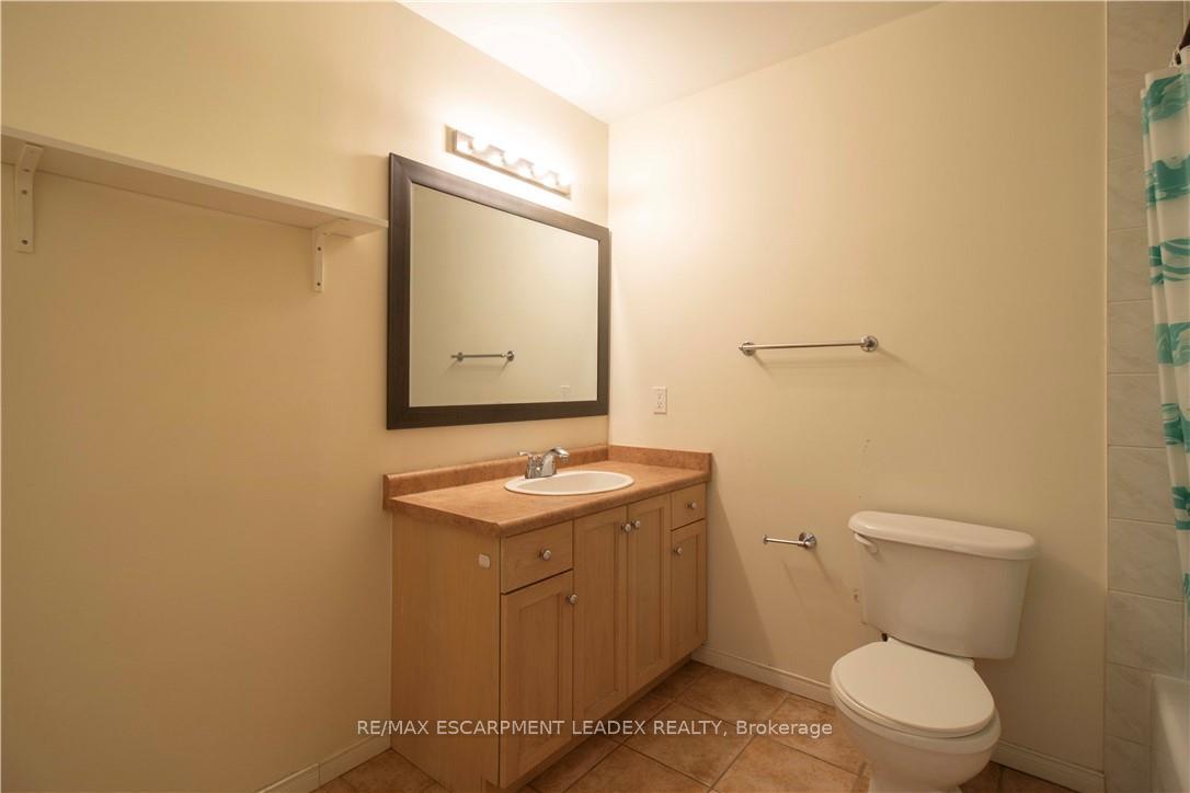Photo 21 of 26 Kendrick Court, Hamilton, Ancaster — HOMEH