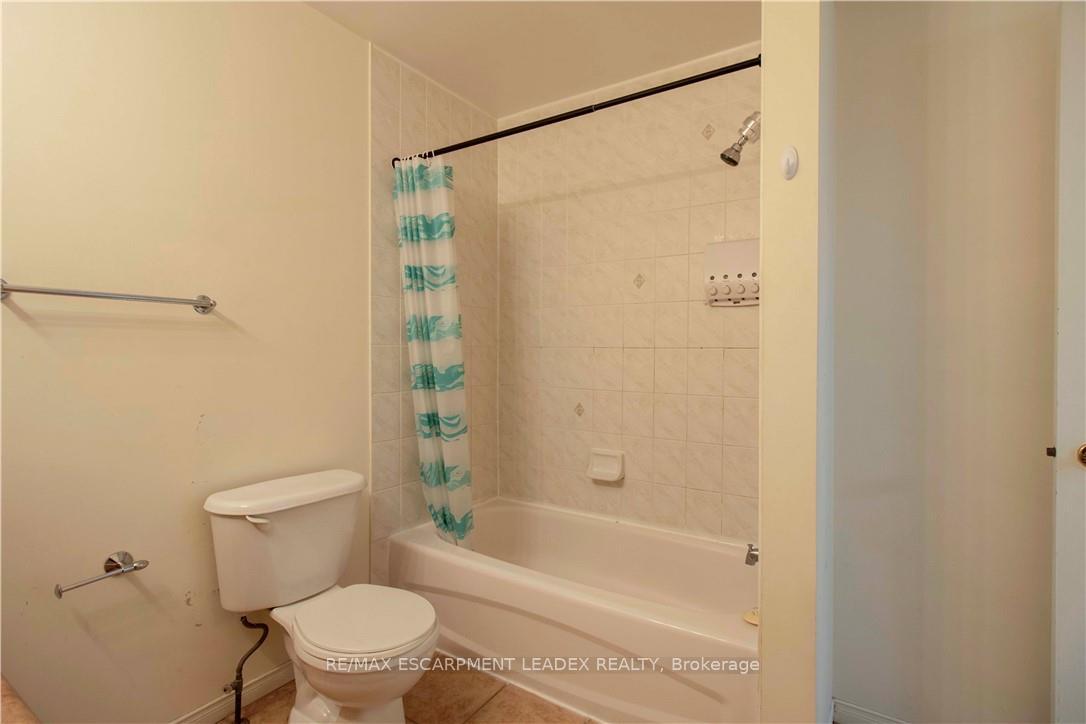 Photo 20 of 26 Kendrick Court, Hamilton, Ancaster — HOMEH