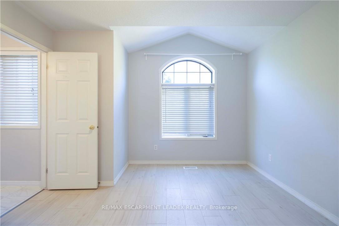 Photo 32 of 26 Kendrick Court, Hamilton, Ancaster — HOMEH