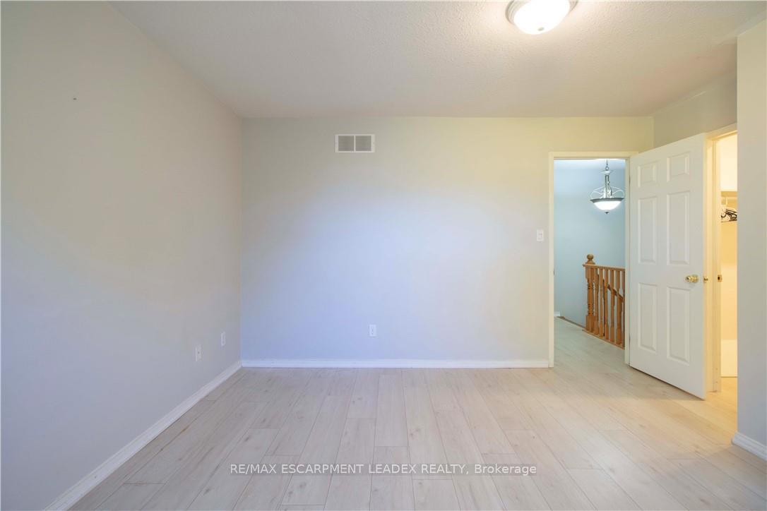 Photo 22 of 26 Kendrick Court, Hamilton, Ancaster — HOMEH