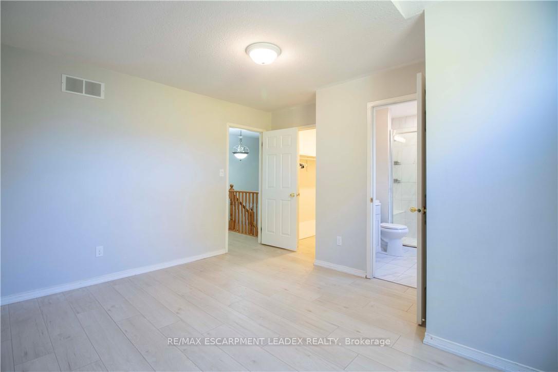 Photo 23 of 26 Kendrick Court, Hamilton, Ancaster — HOMEH