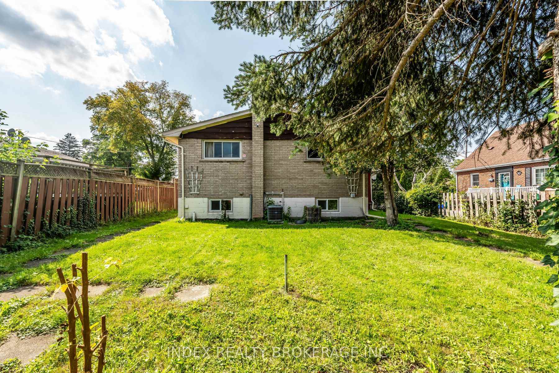 Photo 25 of 28 Blenheim Drive, Hamilton, Stoney Creek — HOMEH