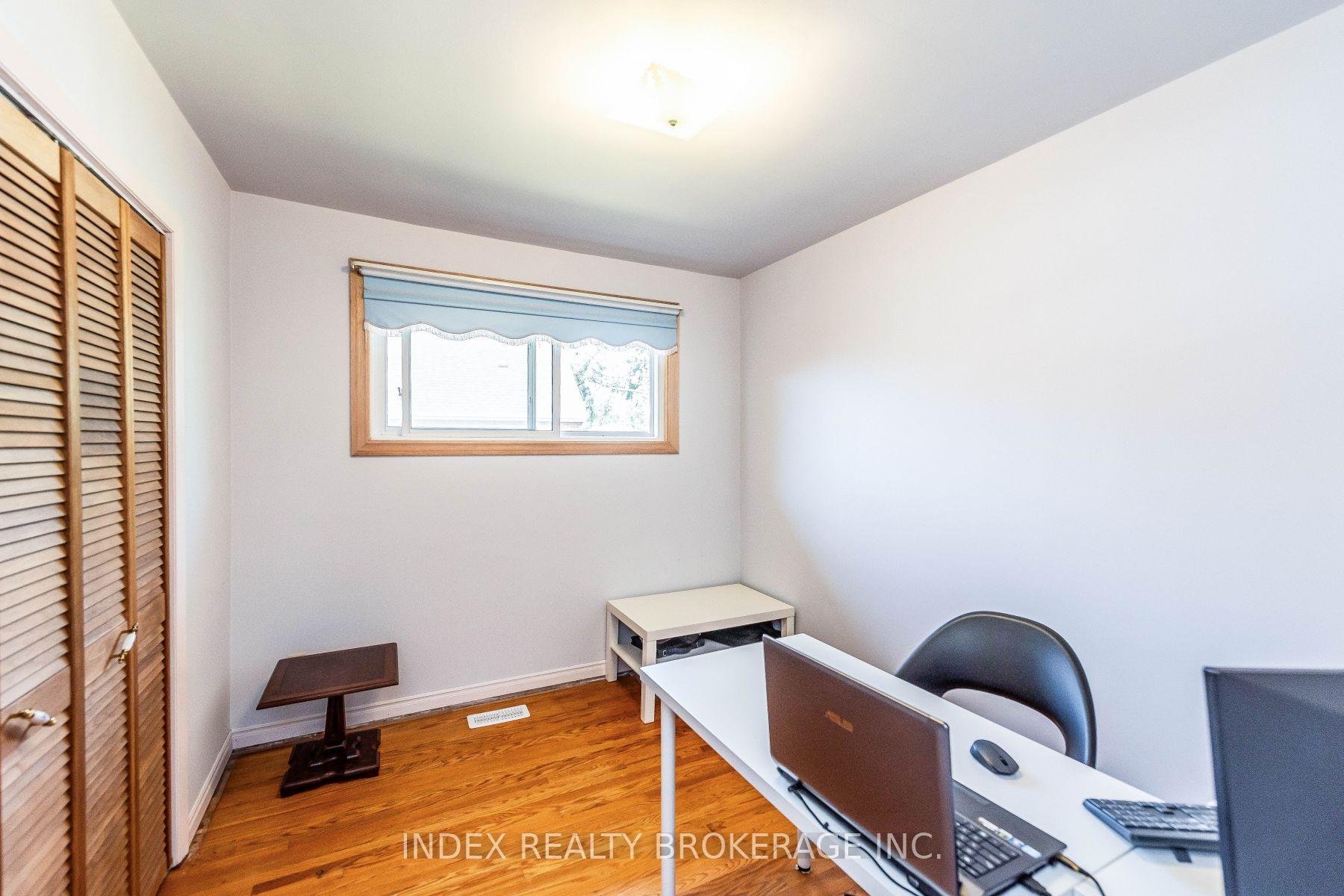 Photo 3 of 28 Blenheim Drive, Hamilton, Stoney Creek — HOMEH