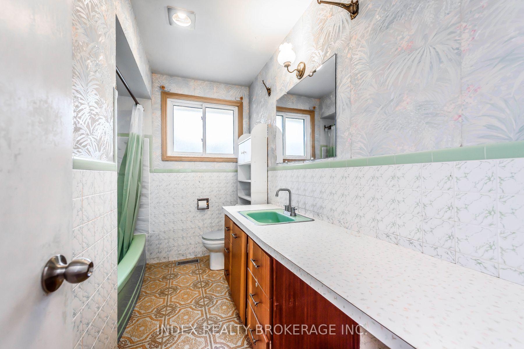 Photo 13 of 28 Blenheim Drive, Hamilton, Stoney Creek — HOMEH