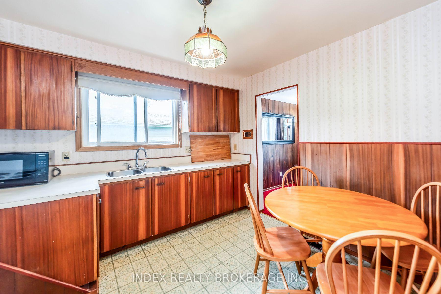 Photo 11 of 28 Blenheim Drive, Hamilton, Stoney Creek — HOMEH