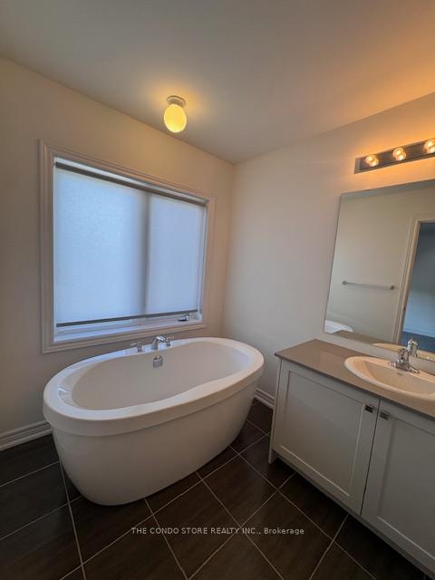 Photo 11 of 23 Steamboat Way, Whitby, Port Whitby — HOMEH