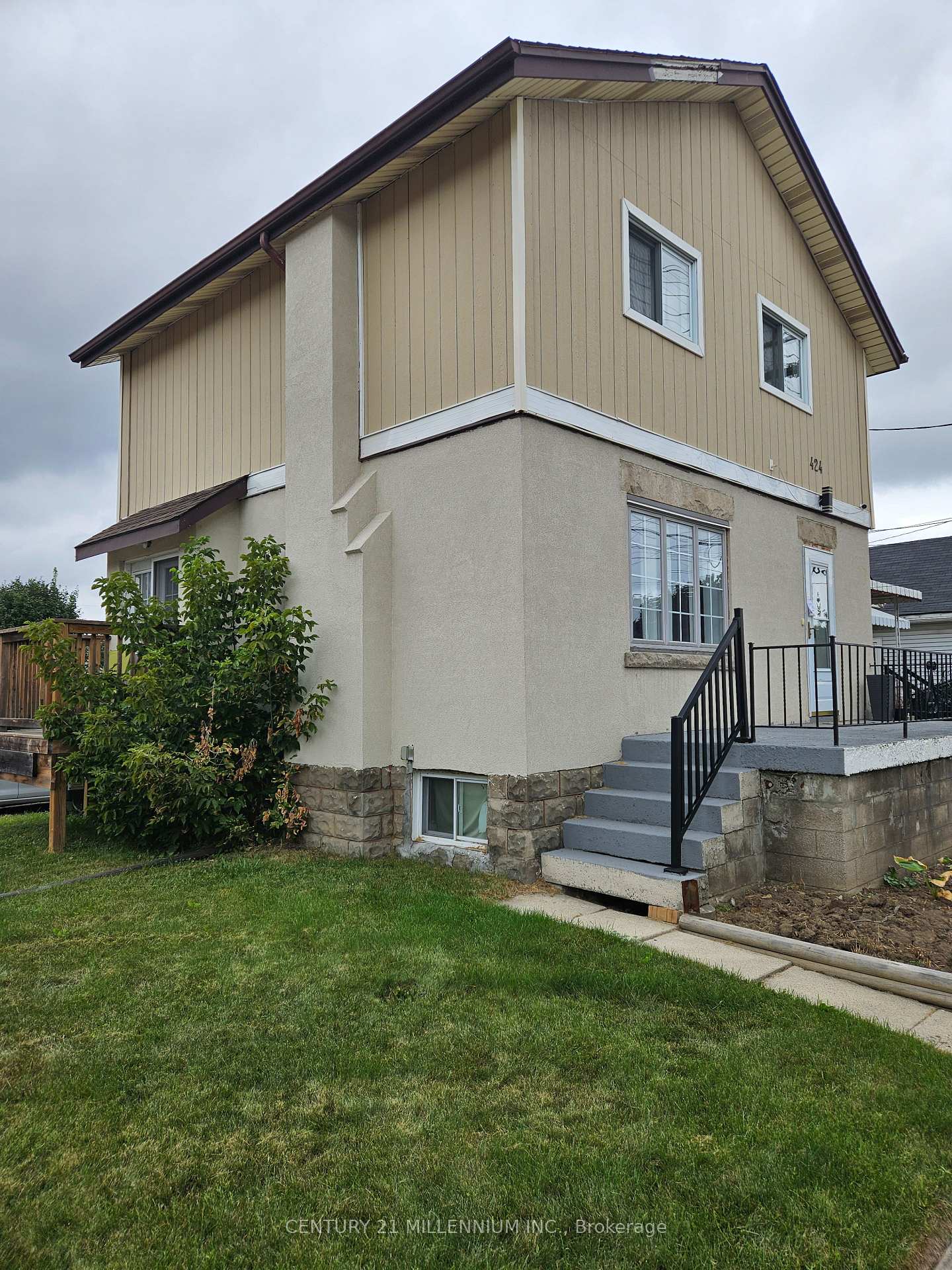 Front of 424 Upper Wentworth Street